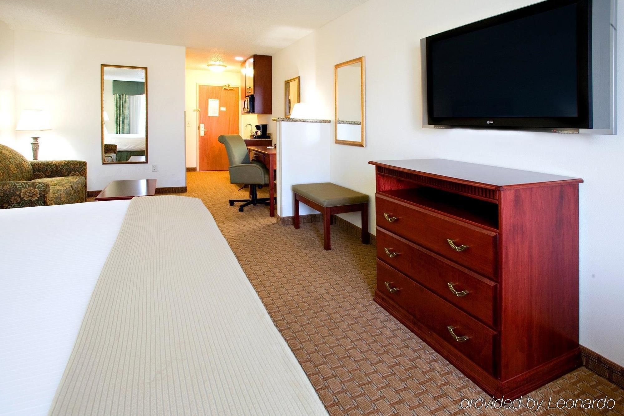 Holiday Inn Express & Suites Selma By Ihg Habitación foto
