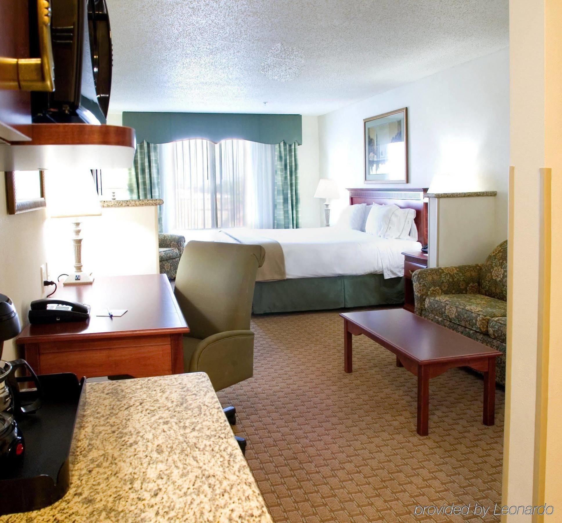 Holiday Inn Express & Suites Selma By Ihg Habitación foto